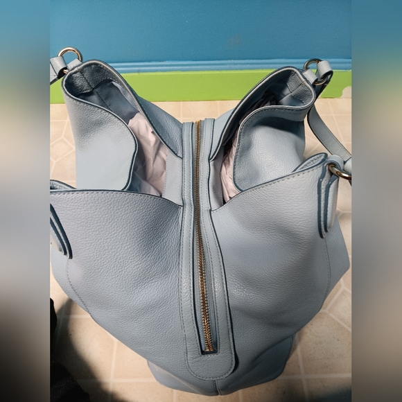 Vintage brand new Coach bag. Includes one bottle of Coach leather cleaner. - Picture 3 of 6